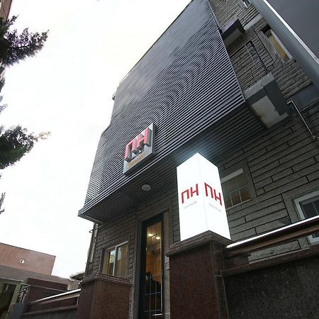 D.H Sinchon Guesthouse Сеул Екстериор снимка
