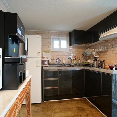 D.H Sinchon Guesthouse Сеул Екстериор снимка
