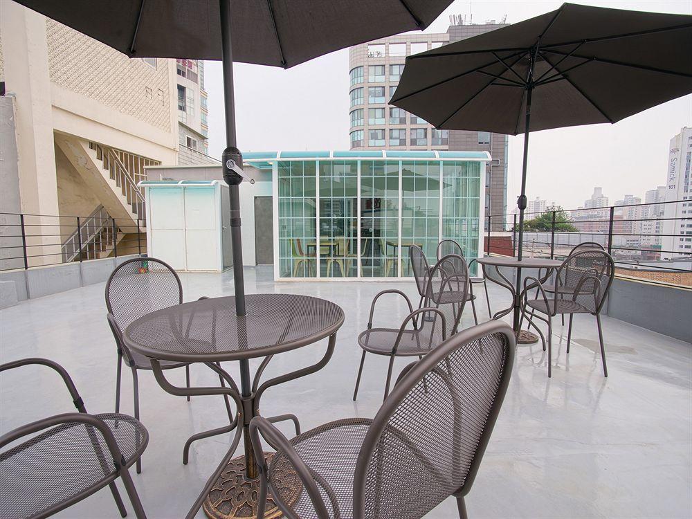 D.H Sinchon Guesthouse Сеул Екстериор снимка