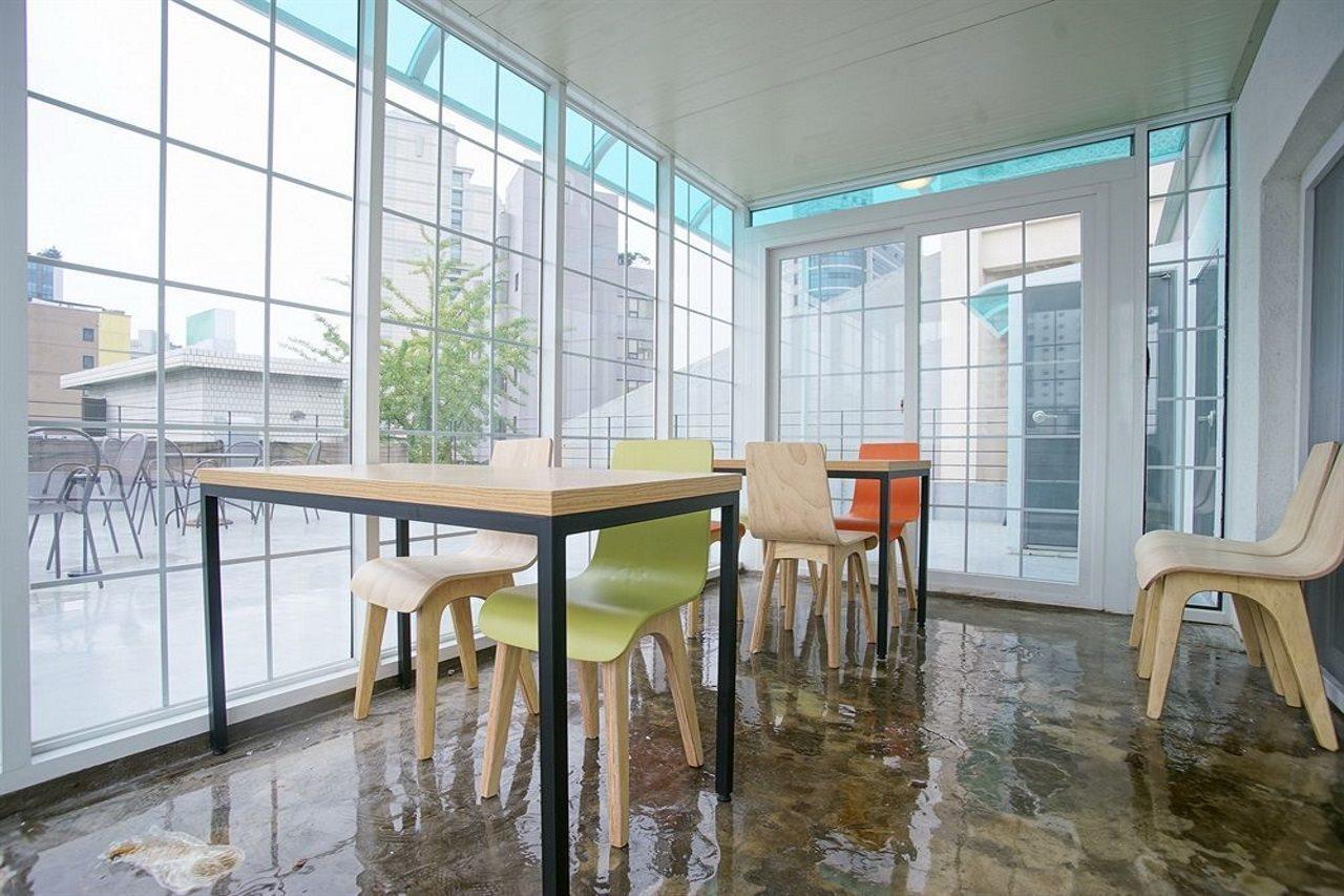 D.H Sinchon Guesthouse Сеул Екстериор снимка