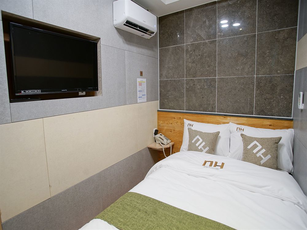 D.H Sinchon Guesthouse Сеул Екстериор снимка