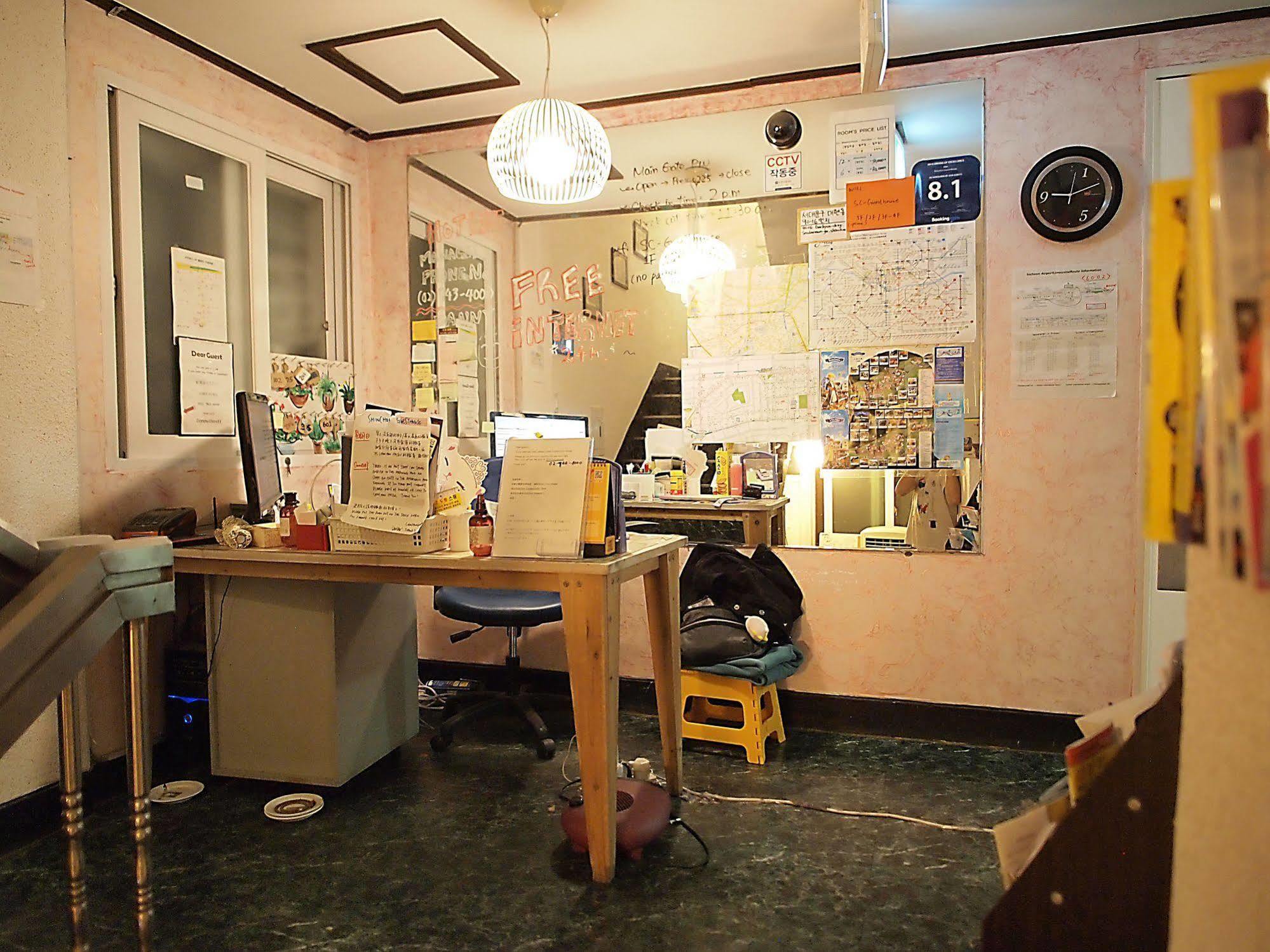 D.H Sinchon Guesthouse Сеул Екстериор снимка