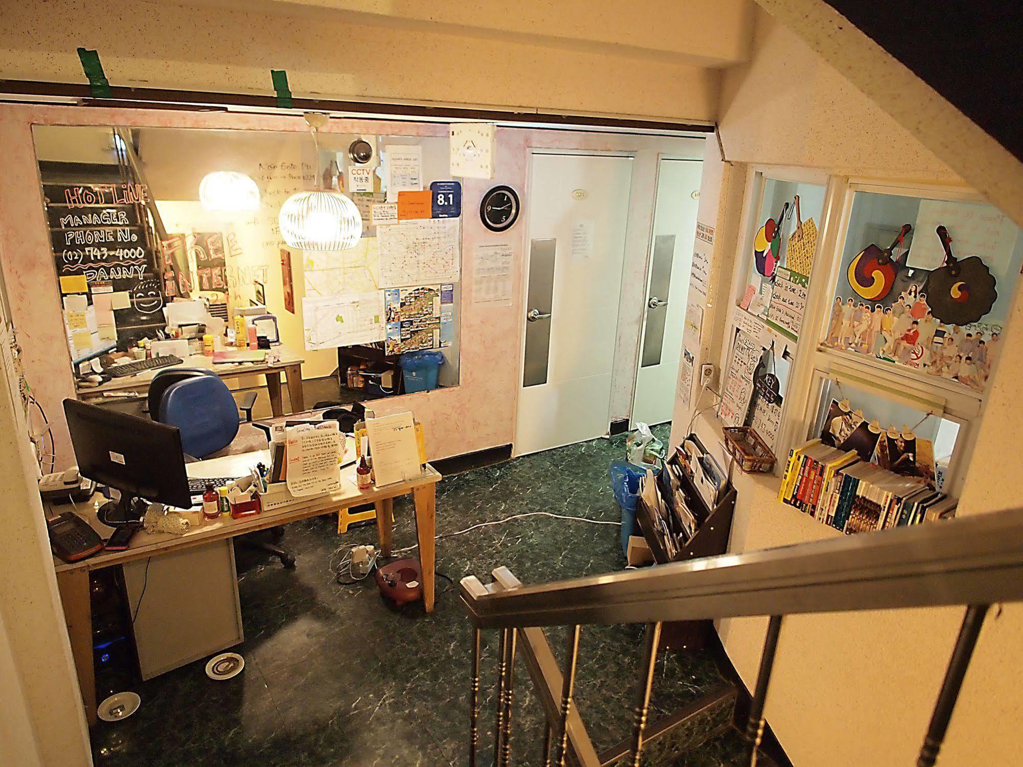 D.H Sinchon Guesthouse Сеул Екстериор снимка