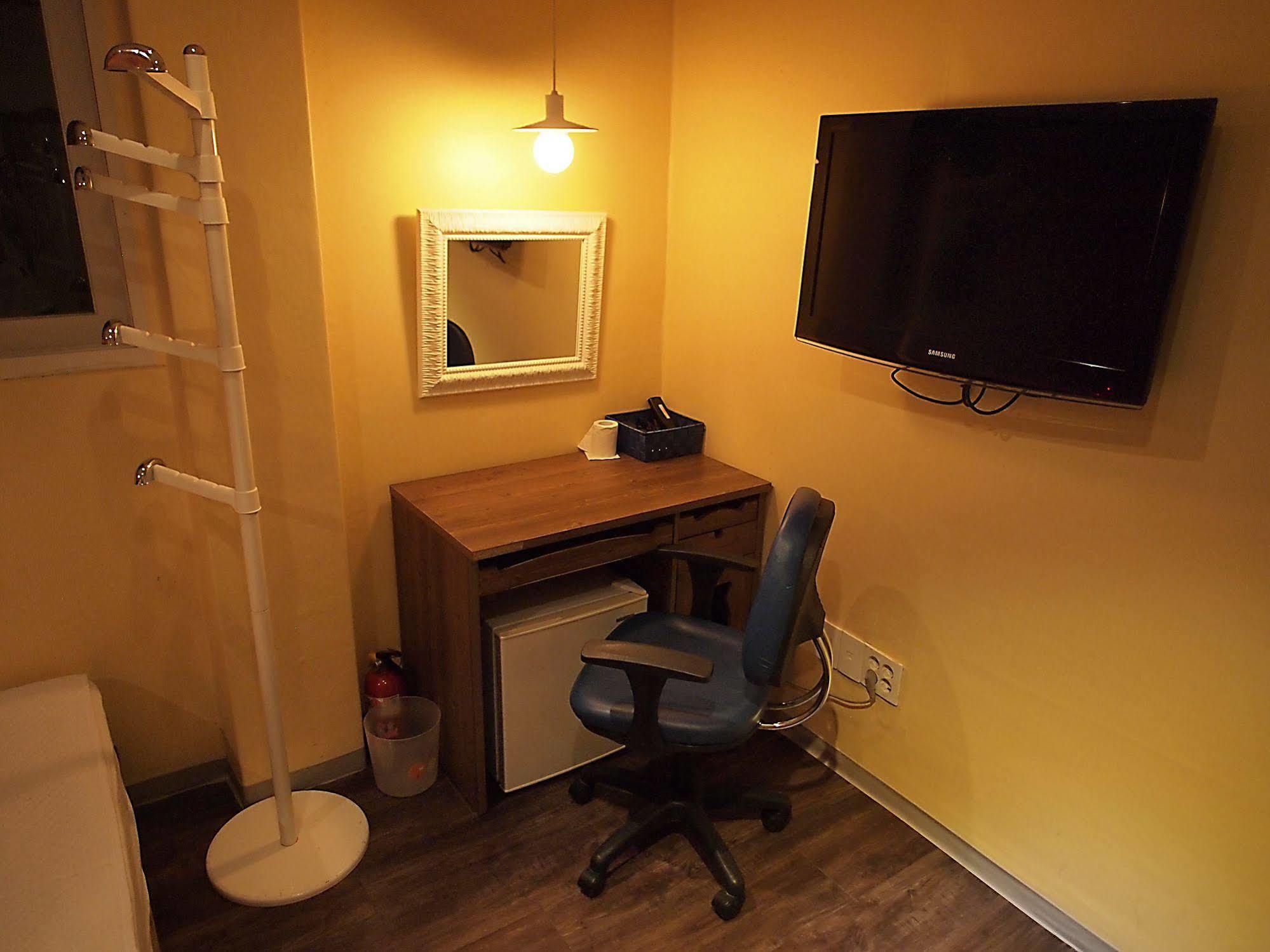 D.H Sinchon Guesthouse Сеул Екстериор снимка