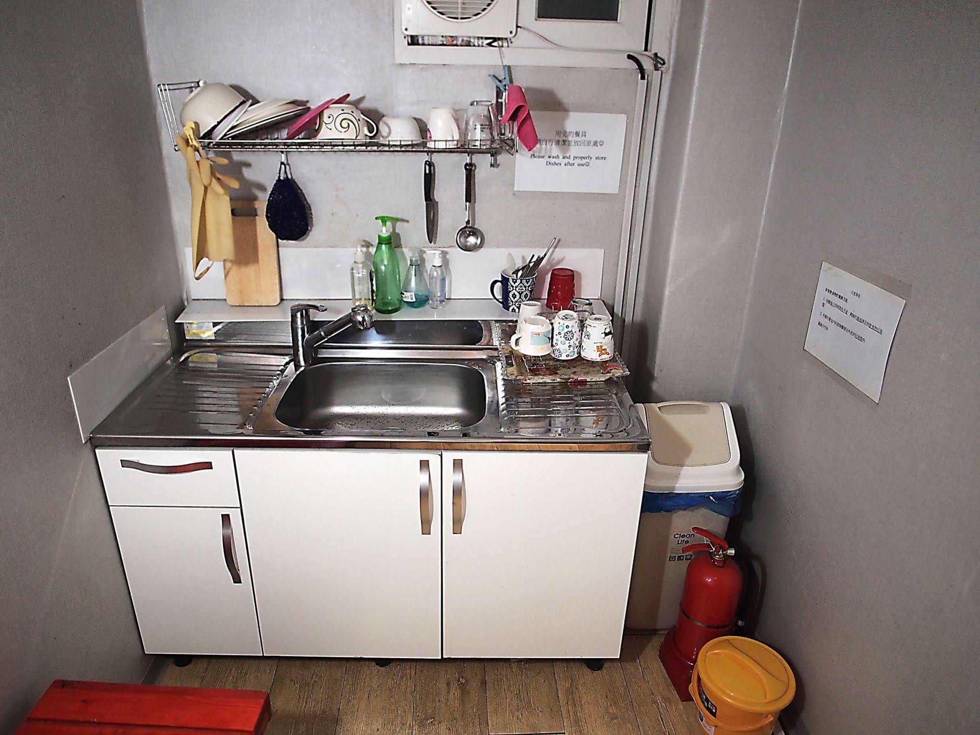 D.H Sinchon Guesthouse Сеул Екстериор снимка