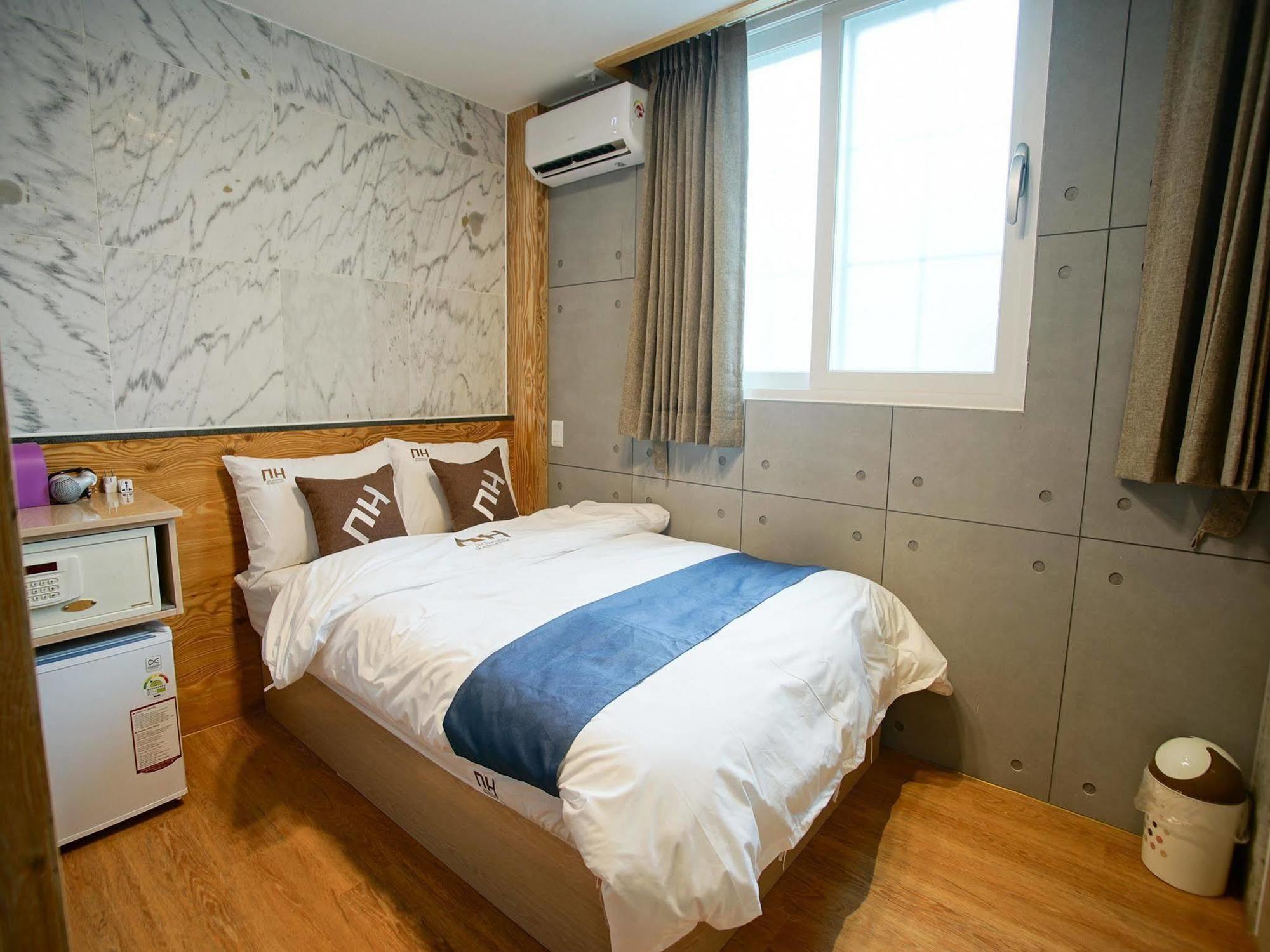 D.H Sinchon Guesthouse Сеул Екстериор снимка