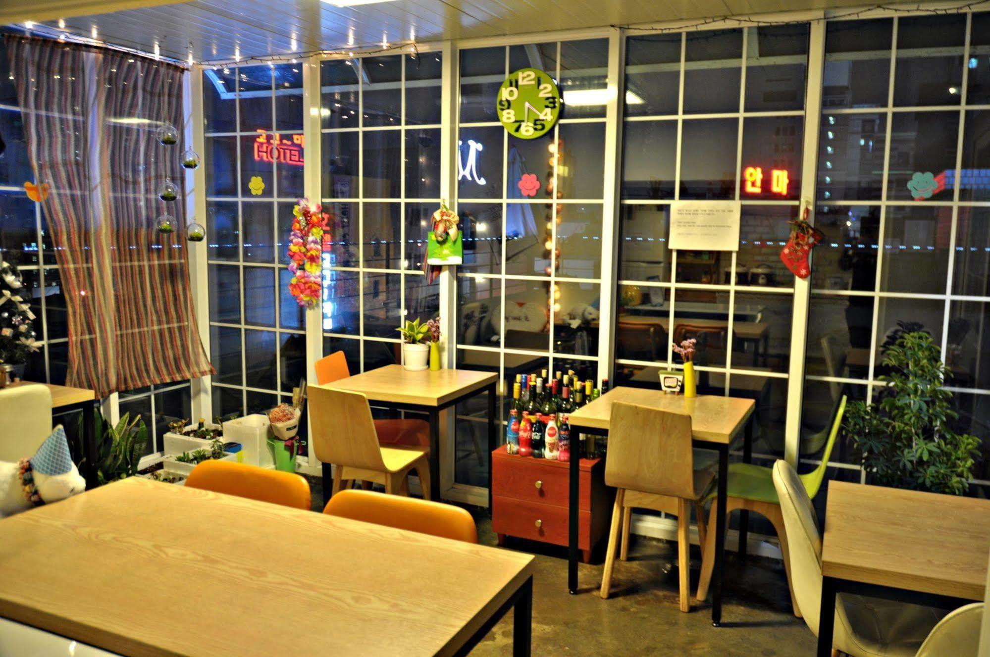 D.H Sinchon Guesthouse Сеул Екстериор снимка