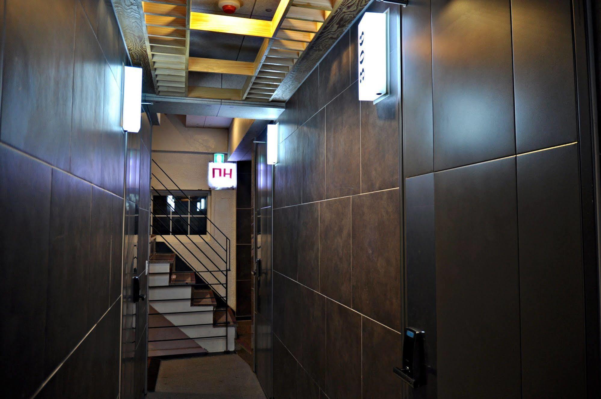 D.H Sinchon Guesthouse Сеул Екстериор снимка